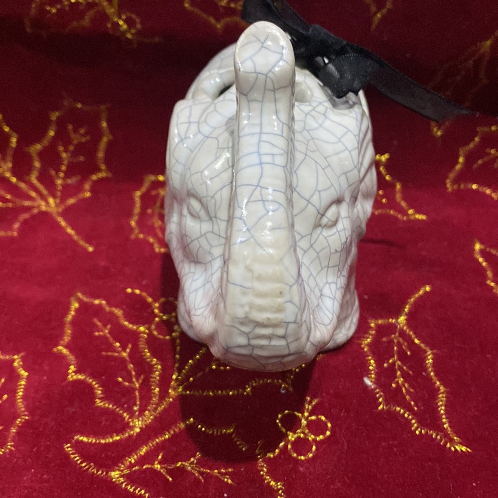 Stylist Elephant scent satchel decor - Picture 3 of 7